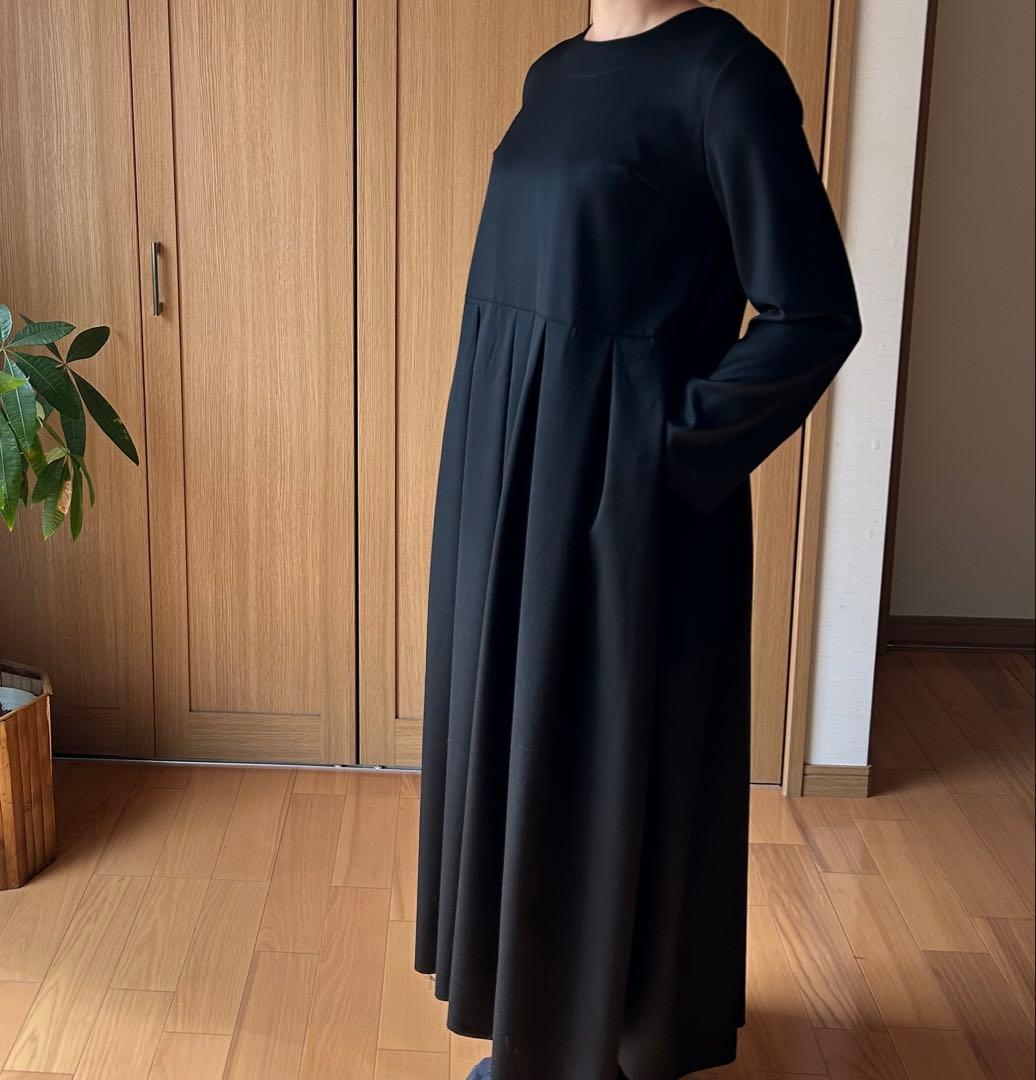 【プーラページ】高級ブラックwoolフォーマル対応ワンピース