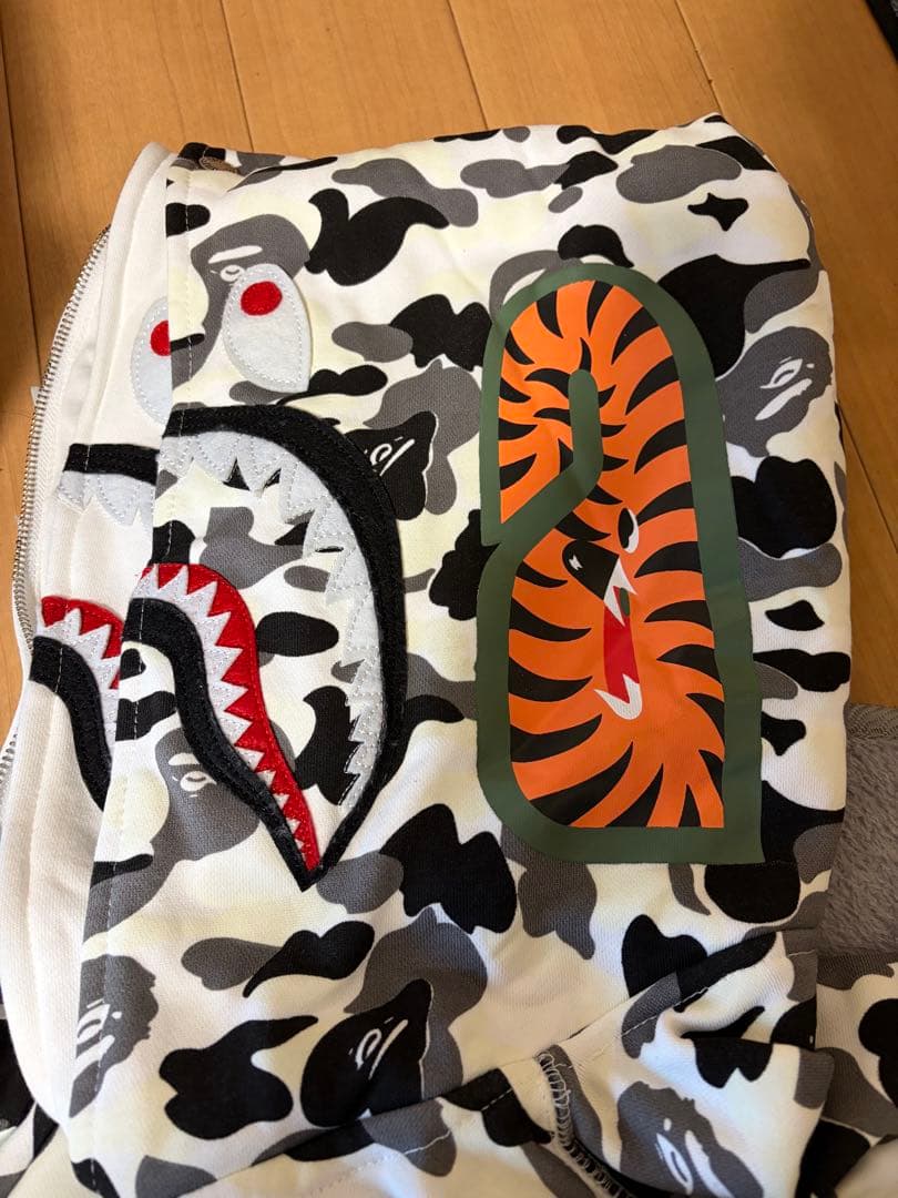 komomoA Bathing Ape シャークパーカー　蓄光白黒Lサイズ