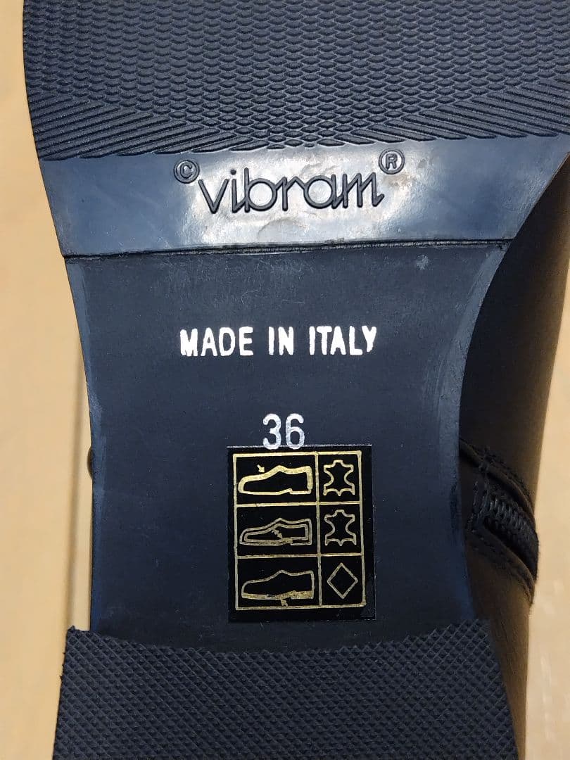 【最終値下げ·2/7まで】銀座かねまつ　ショートブーツ　ブラックレザー　ビブラム