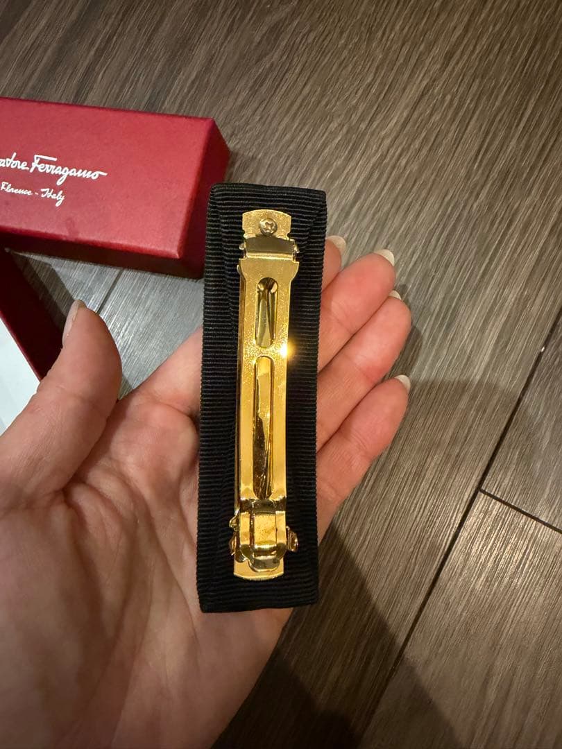 Salvatore Ferragamo ブラックヘアバレッタ