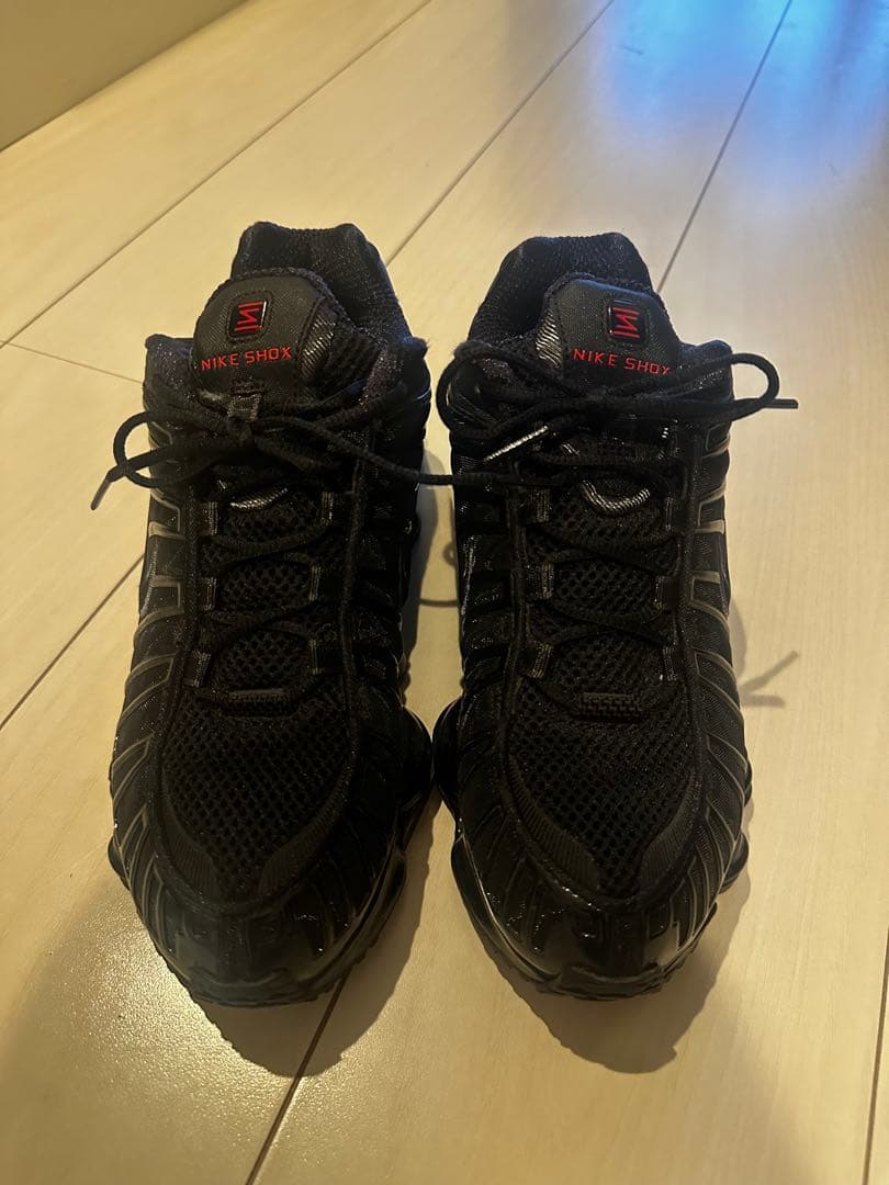NIKE SHOX ブラックスニーカー