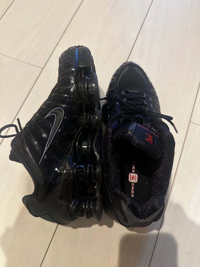 NIKE SHOX ブラックスニーカー