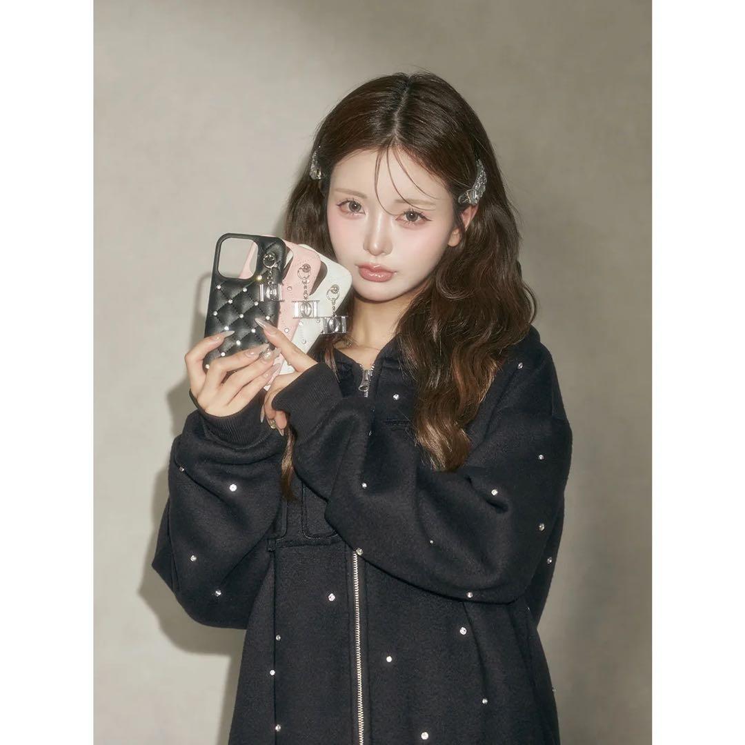 キルティングビジューDDチャームiPhoneケース 16pro ピンク