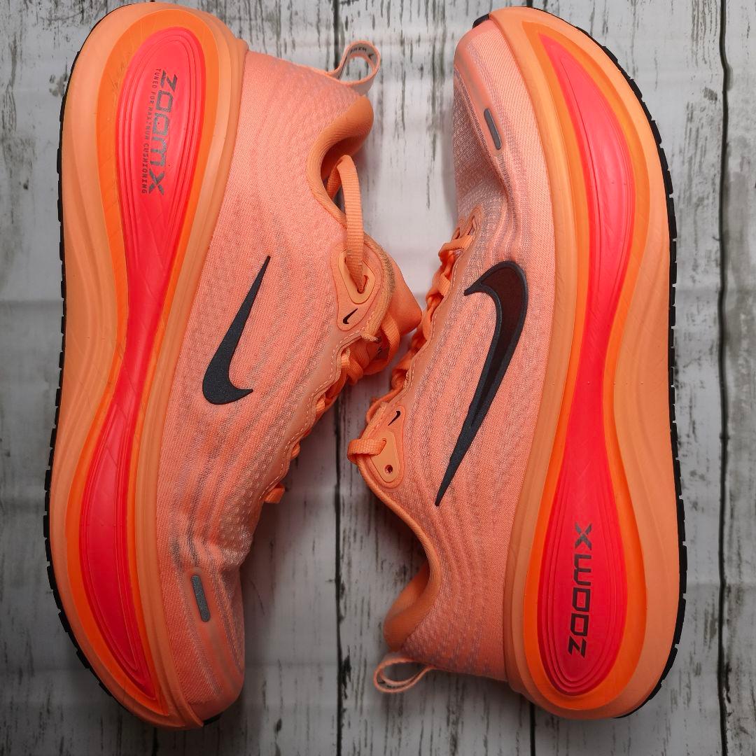 ナイキ　ボメロプラス 25.5cm NIKE VOMERO PLUS