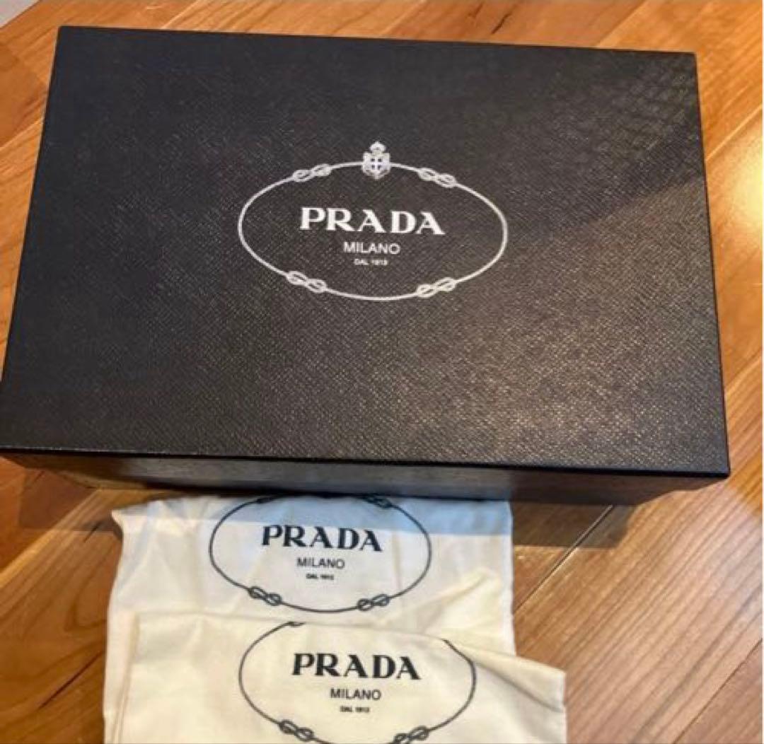 PRADA ブラック ポインテッドトゥ ハイヒール