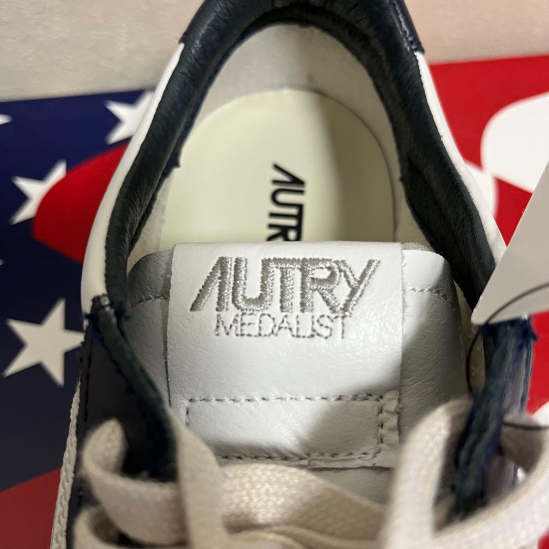 【新品•未使用】AUTRY スニーカー ホワイト/ネイビー 43