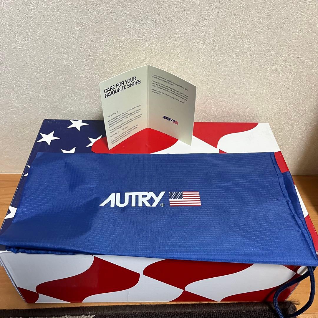 【新品•未使用】AUTRY スニーカー ホワイト/ネイビー 43