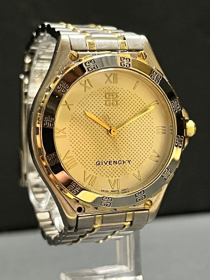 ★奇跡的の1本！GIVENCHYジバンシーメンズ腕時計　動作良好