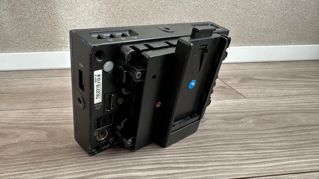 TVLogic VFM-058W5.5型フルHD対応ビューファインダーモニター