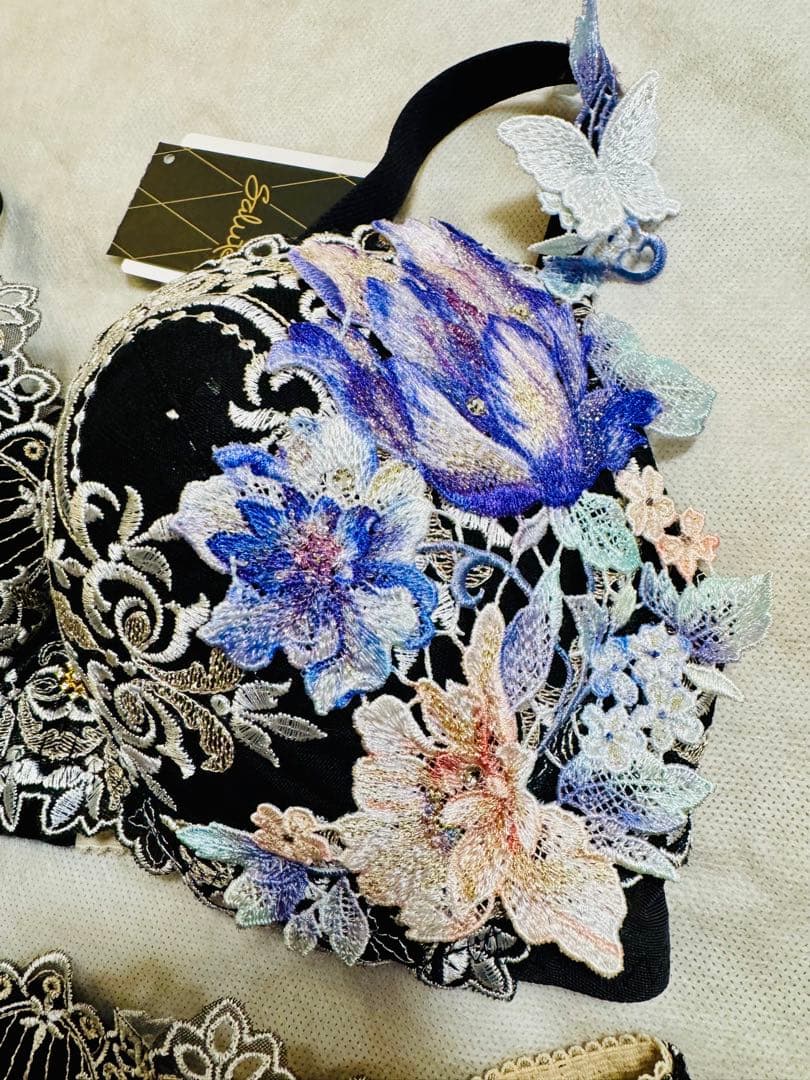 サルート店舗限定商品 おやゆび姫 ブラジャーE70＆ソングM