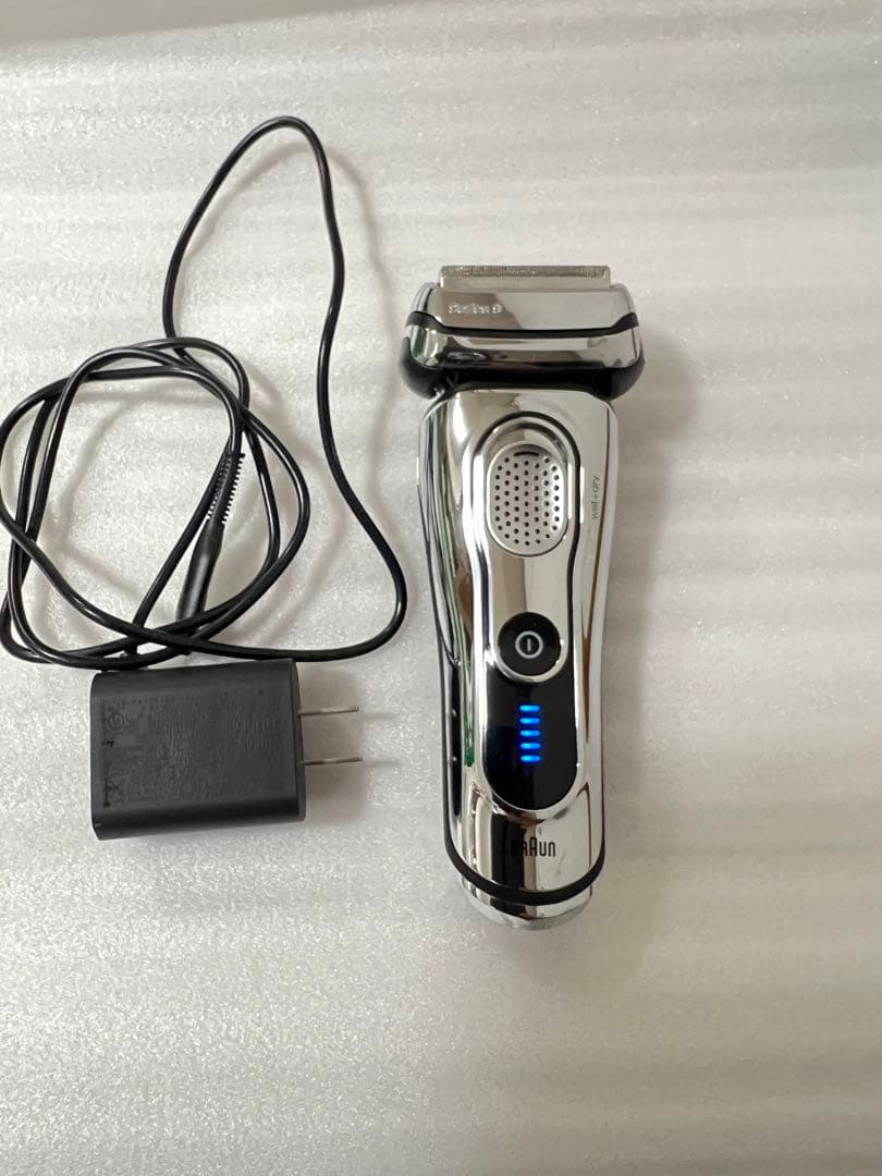 Braun メンズ電気シェーバー シルバー美品