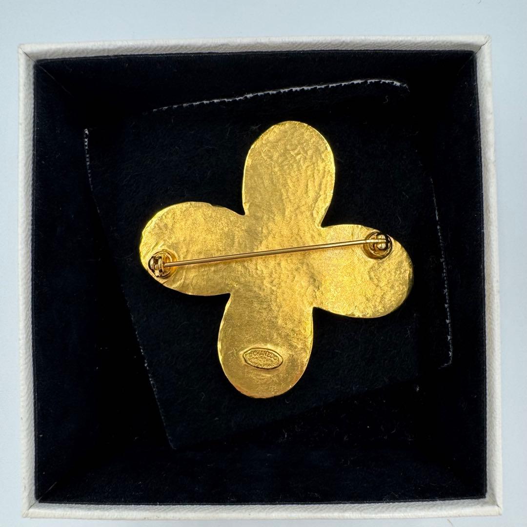 CHANEL ブローチ ココマーク フラワー ホワイトシェル ゴールド 95A