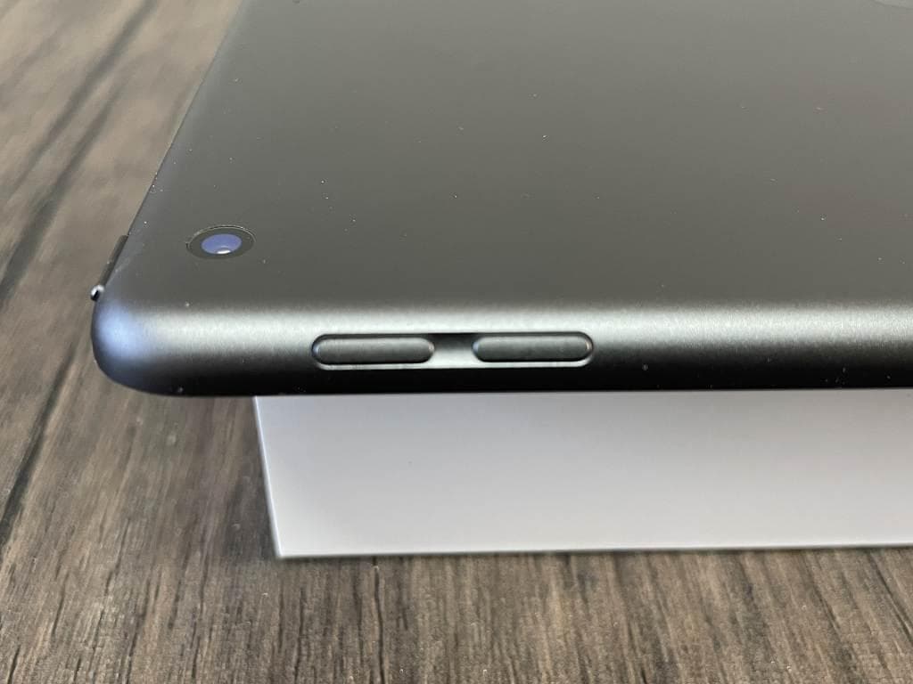 ④【美品】iPad Apple 第9世代　Wi-Fiモデル　64GB