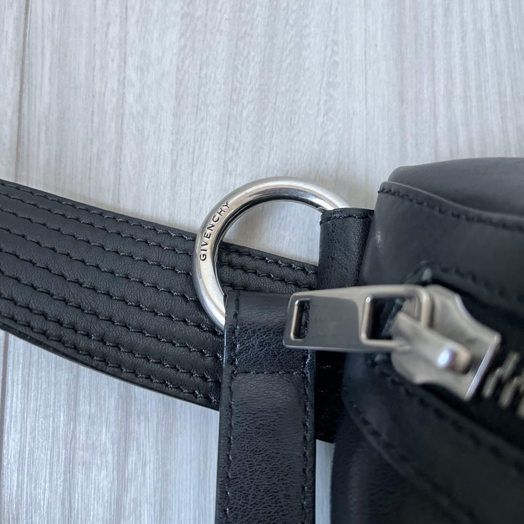 ジバンシィ カーフレザー ボディバッグ【美品】