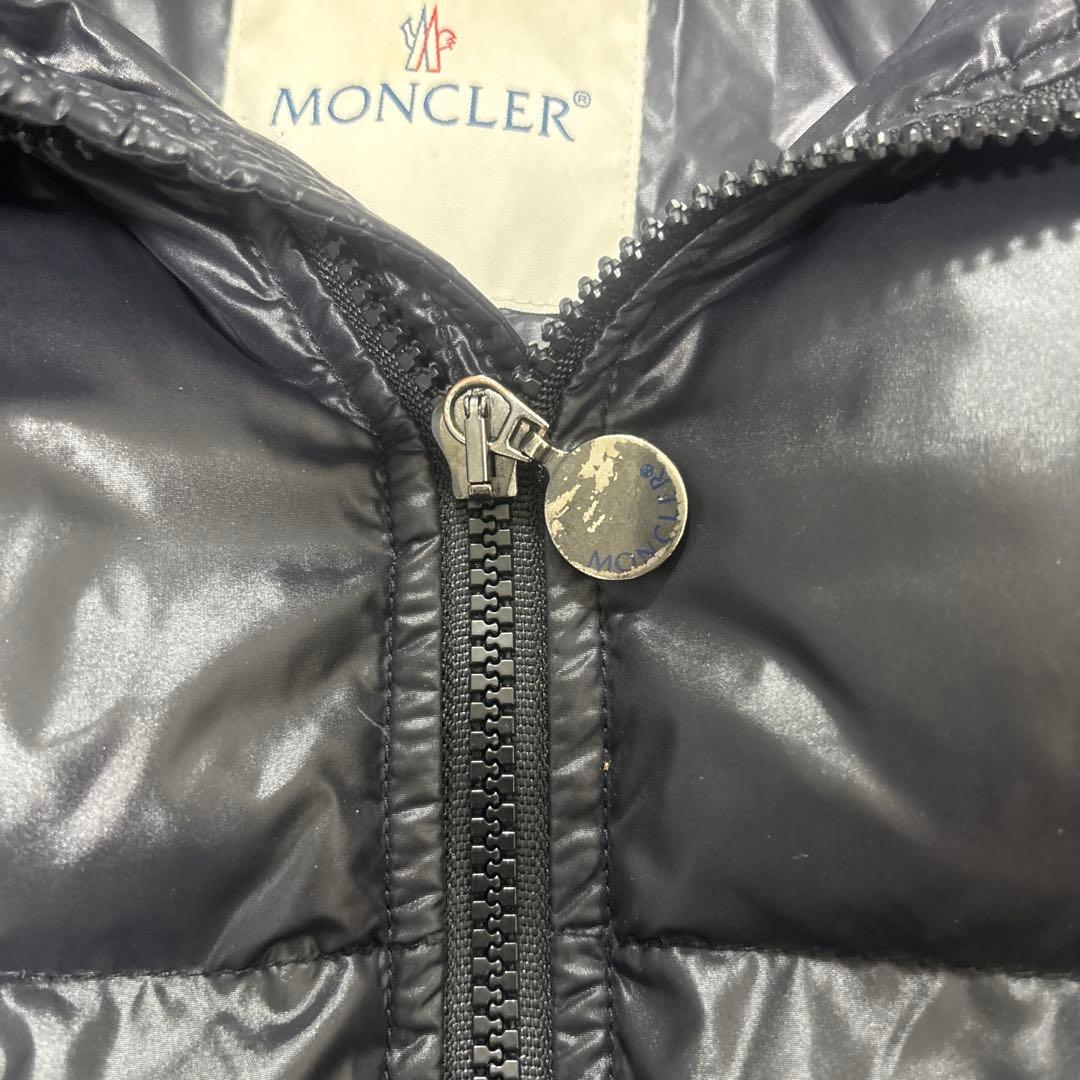 ぴっぴ MONCLER ブラックダウンジャケット フード付き