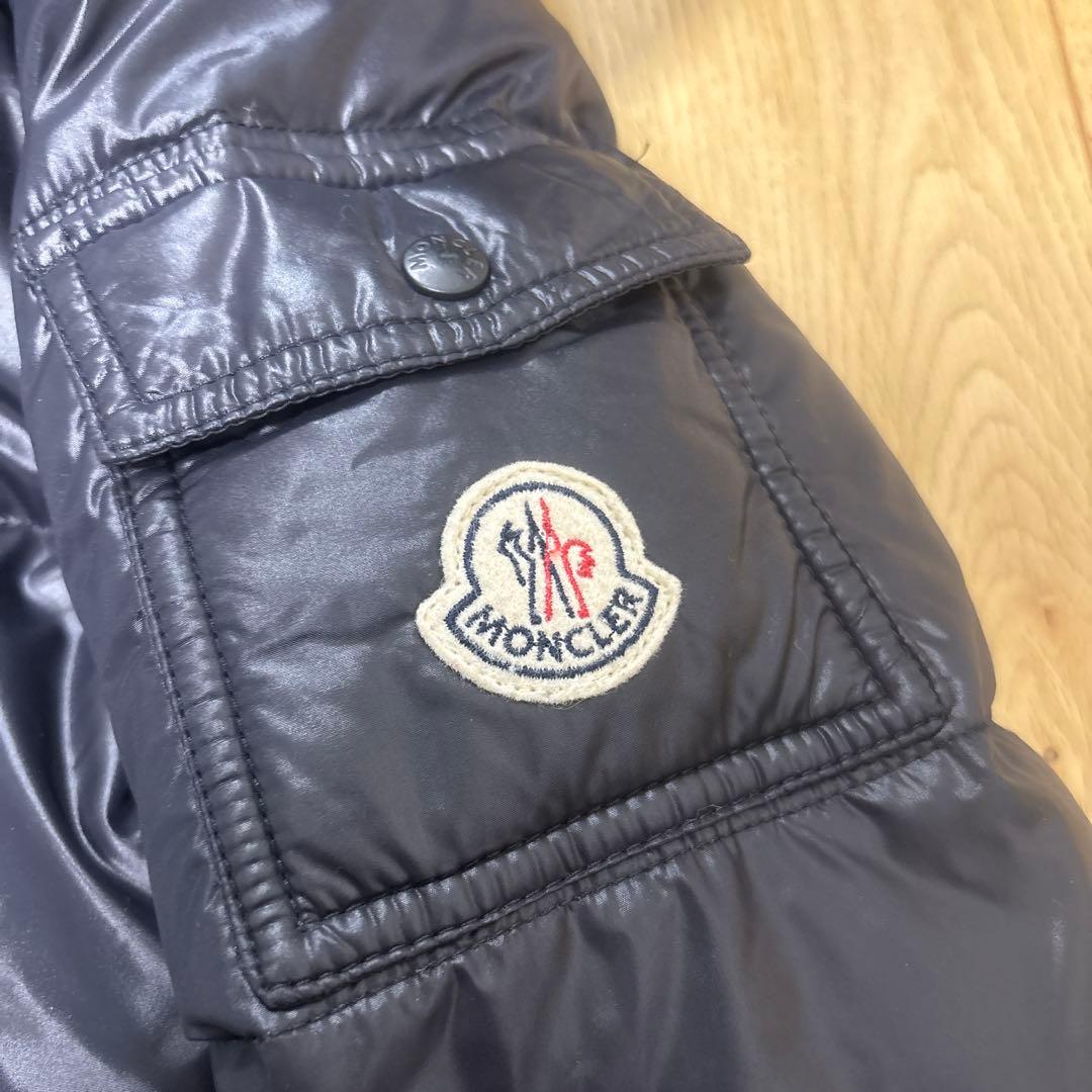 ぴっぴ MONCLER ブラックダウンジャケット フード付き