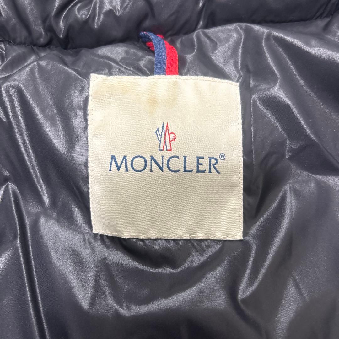 ぴっぴ MONCLER ブラックダウンジャケット フード付き