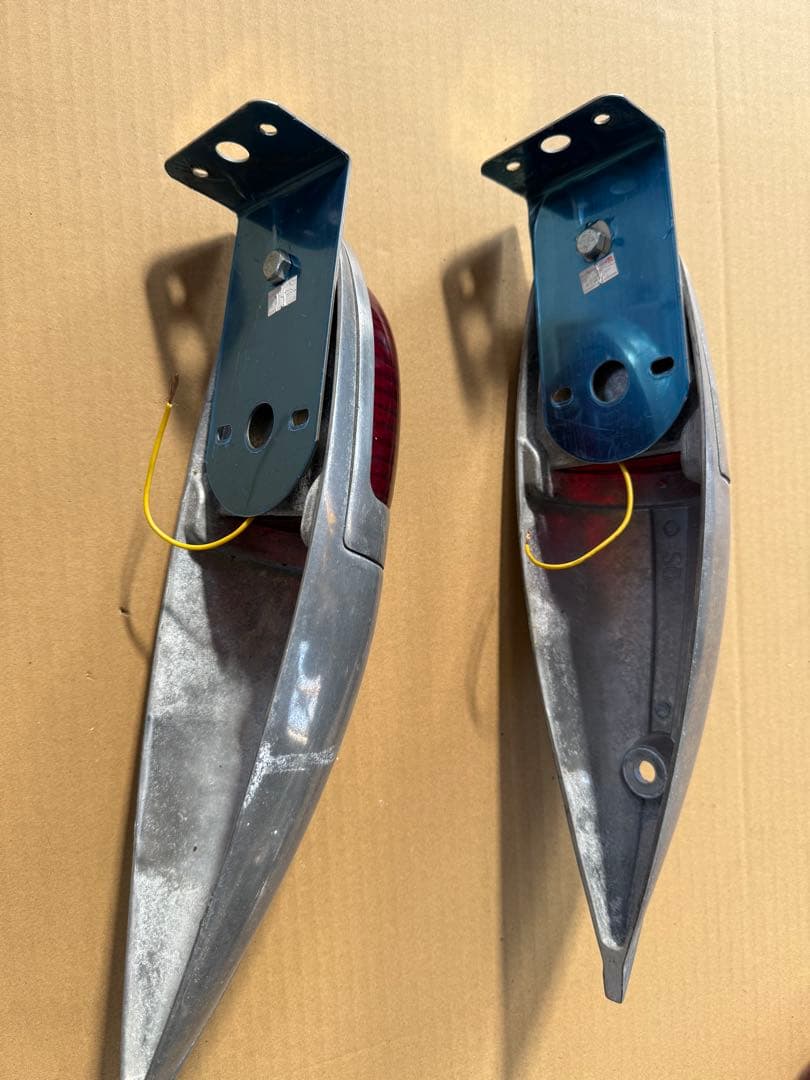 ナマズマーカー　大　2個セット 赤　デコトラ　トラック部品　ステイ付