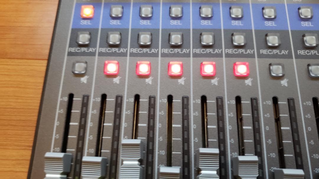 ZOOM LiveTrak L-8 ミキサー