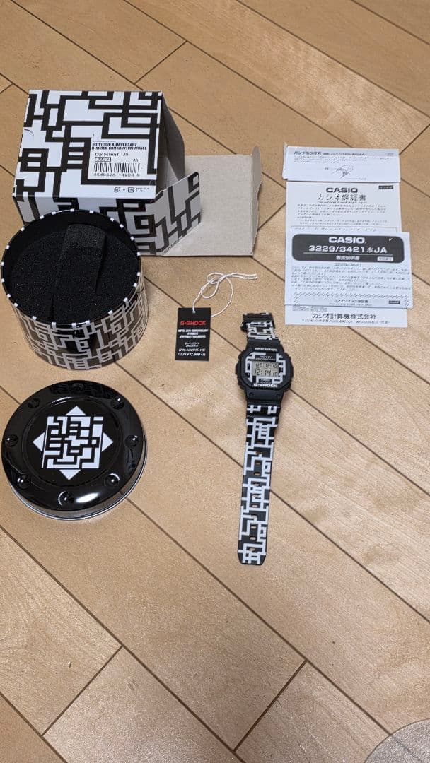 布袋寅泰35周年記念 G-SHOCK デジタル腕時計 ブラック/ホワイト