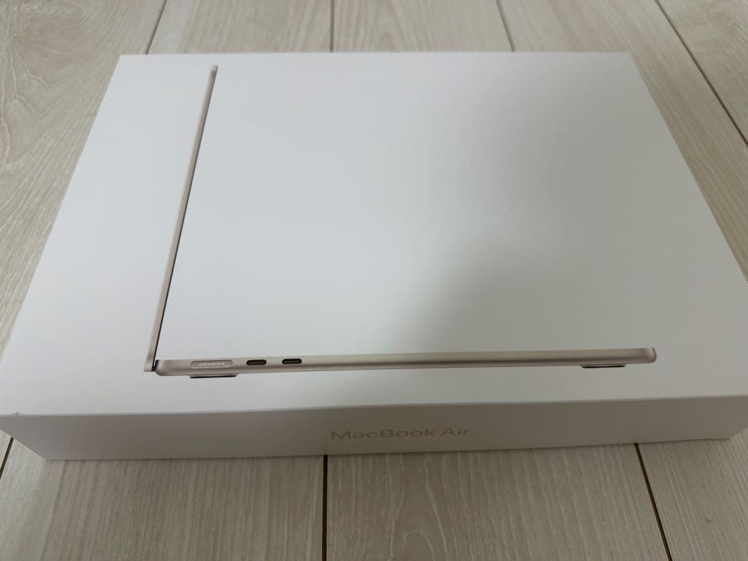 MacBook Air M2 8コアCPU 10コアGPU スターライト