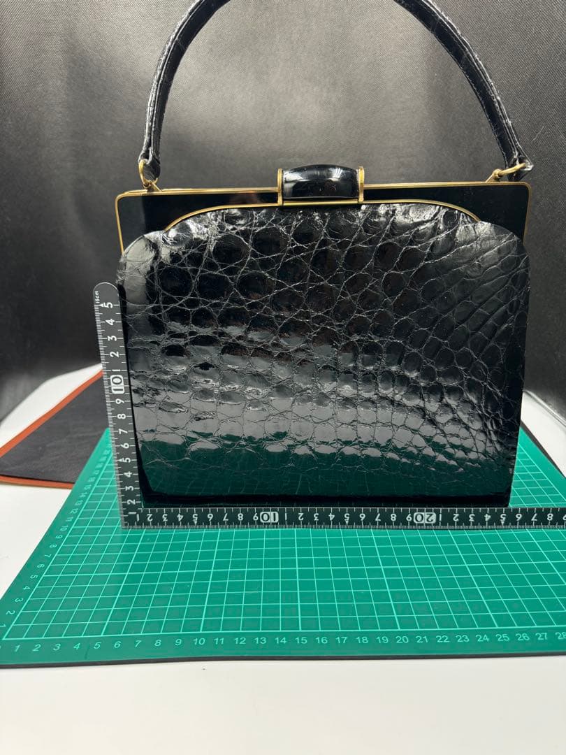 週末セール‼️フランス　アンティーク　総クロコダイル黒色バック。長期保存、現状