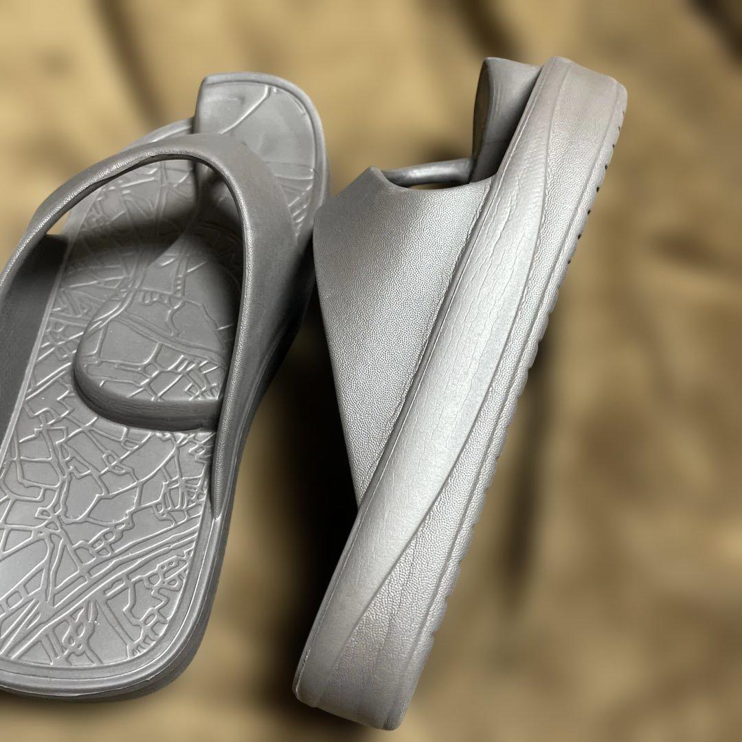 ラクバキ　イージーサンダル