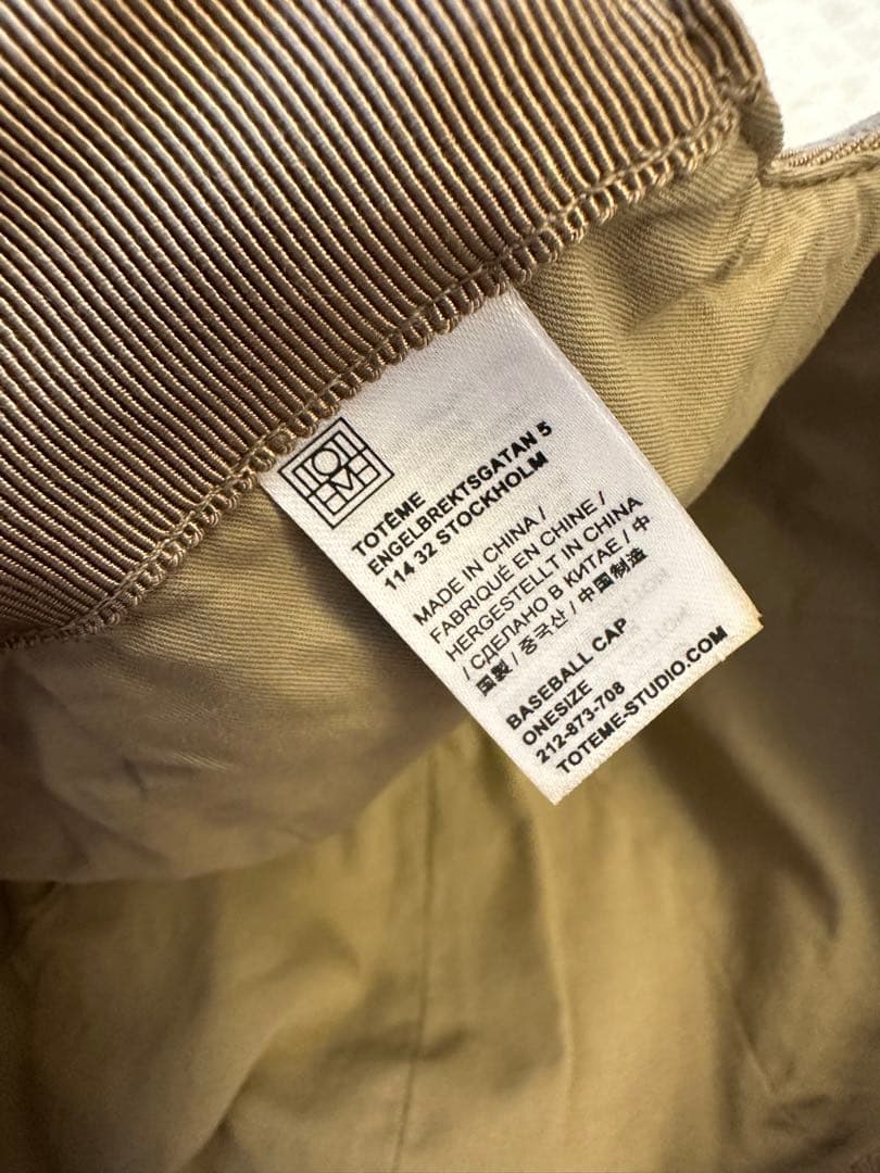 【3連休限定価格】TOTEME ロゴプレートキャップ ベージュ