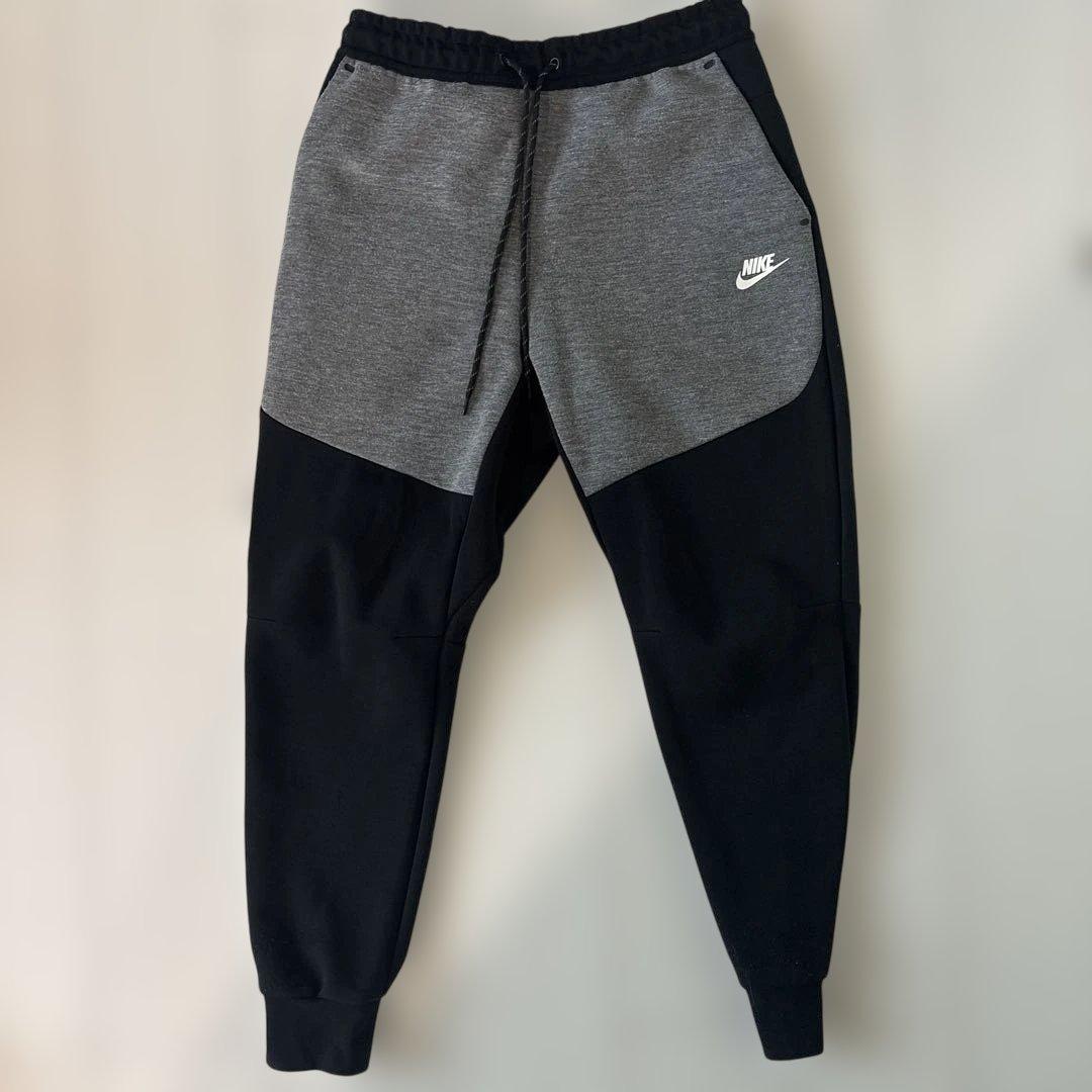 人気　Nike テックフリース セットアップMグレ ー/ブラック