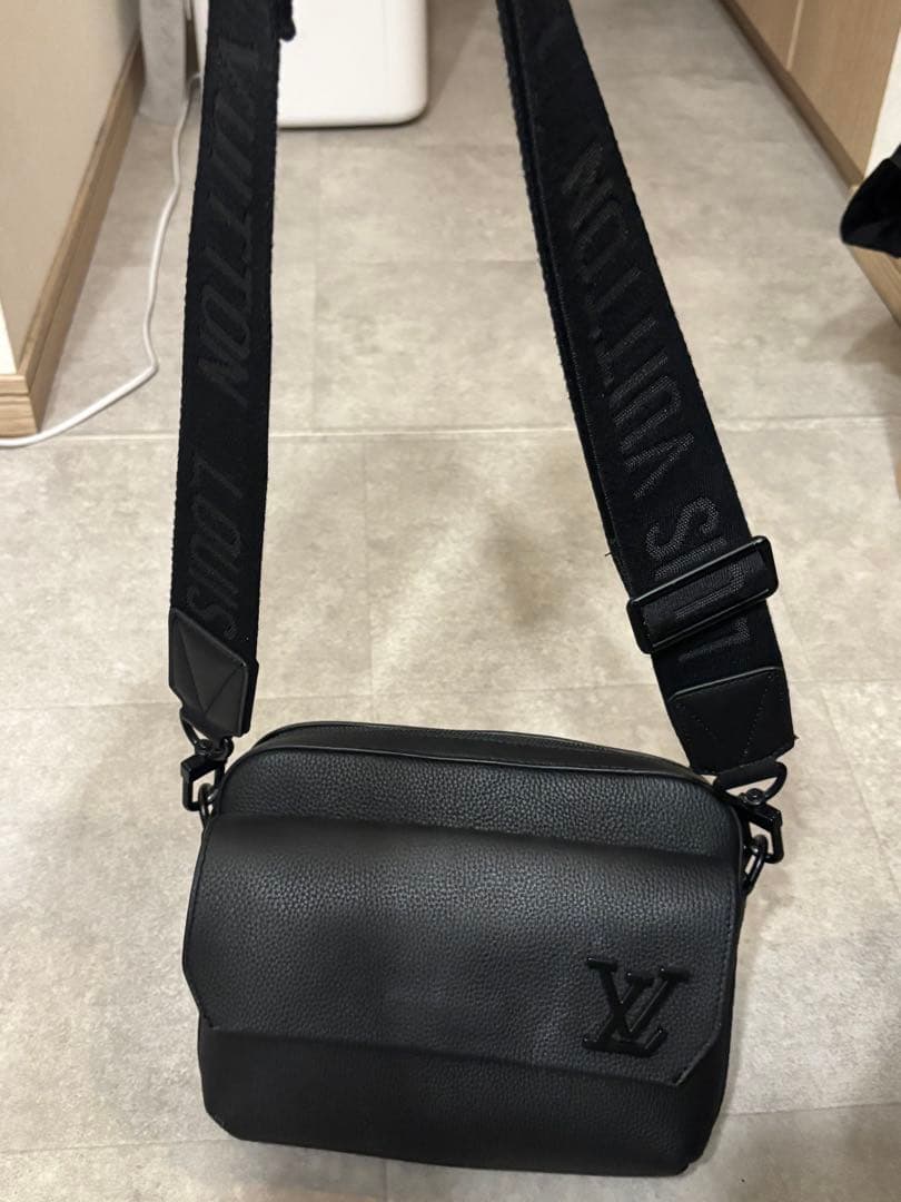 ※説明欄要確認　ブラック メッセンジャーバッグ　ショルダーバッグ