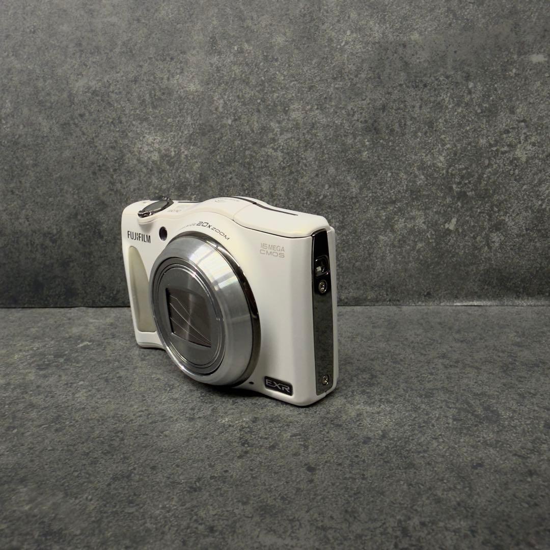 富士フイルム FinePix F800EXR ホワイト デジカメ
