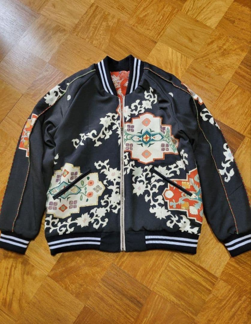 め1008着物リメイク正絹古布黒留袖縮緬江戸褄ジップアップスカジャンハンドメイド