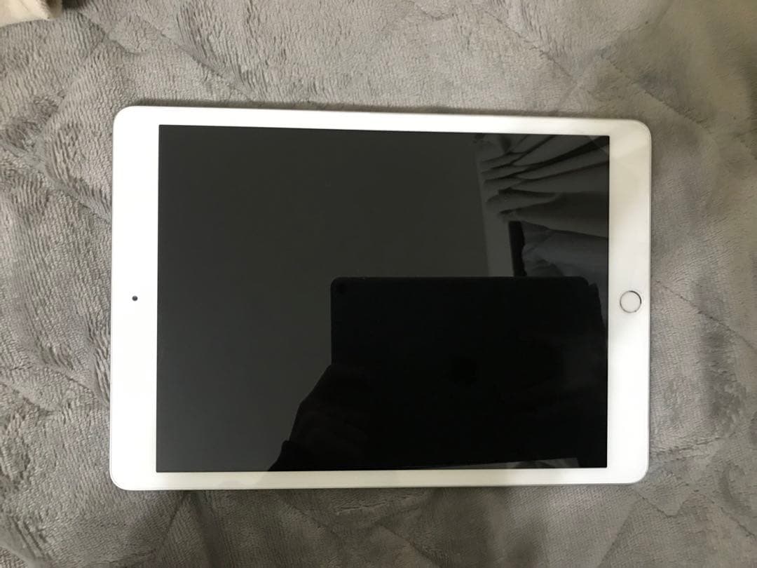 Apple iPad (第8世代) 32GB Wi-Fiモデル美品　 シルバー