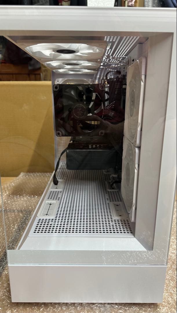 PCケース(自作PC用) Ryzen 7 5700X + RX 9060 XT 32GB SSD 1TB