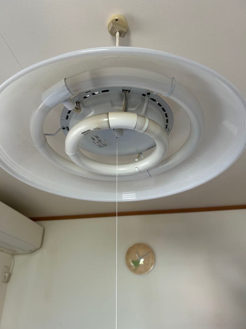 TOSHIBALEDシーリングライト 円形 ホワイト 調光機能付き