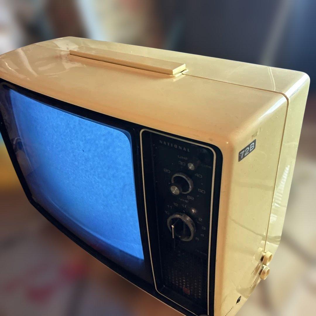 レトロナショナルブラウン管テレビ ホワイト クリーム色ジャンク画面はつきます