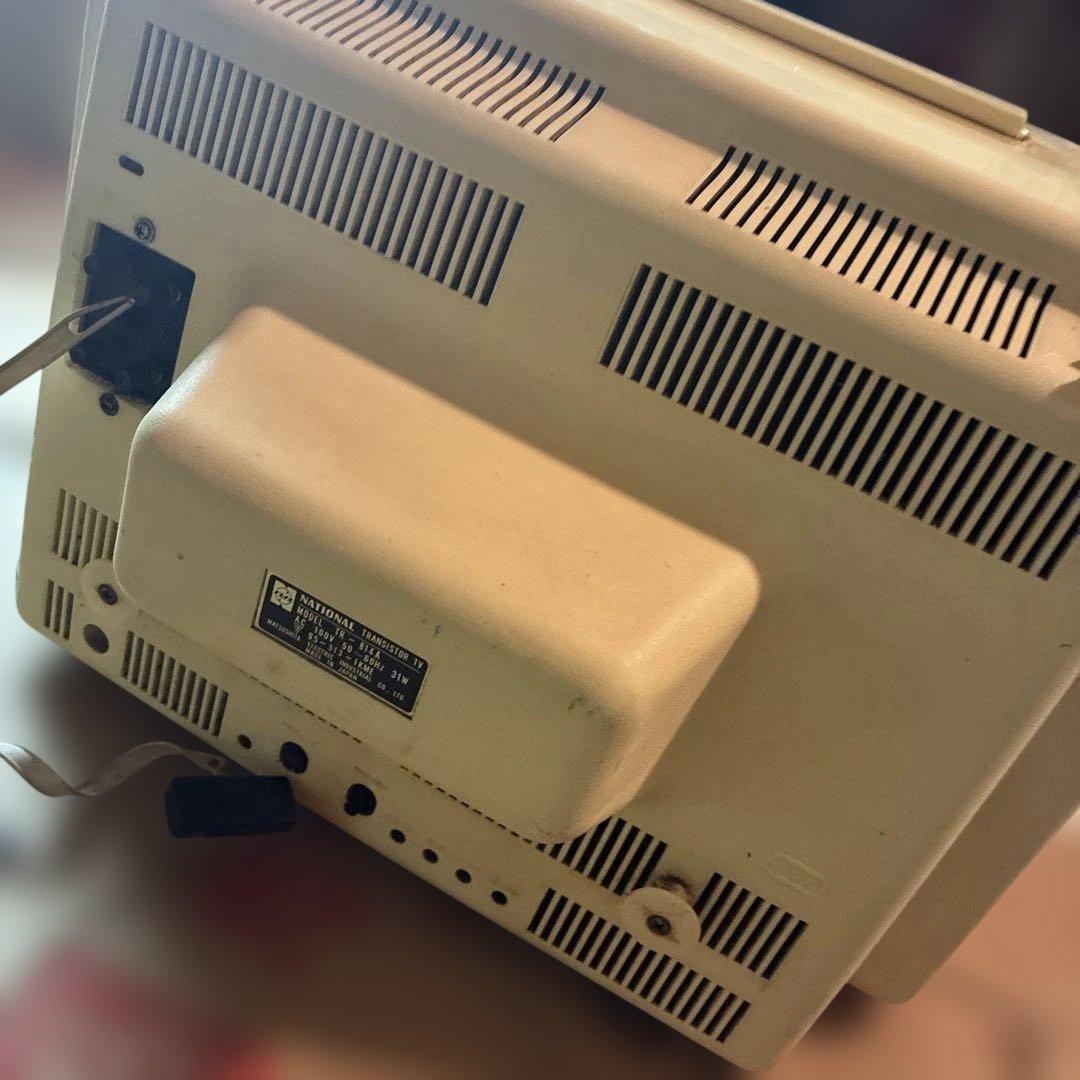 レトロナショナルブラウン管テレビ ホワイト クリーム色ジャンク画面はつきます