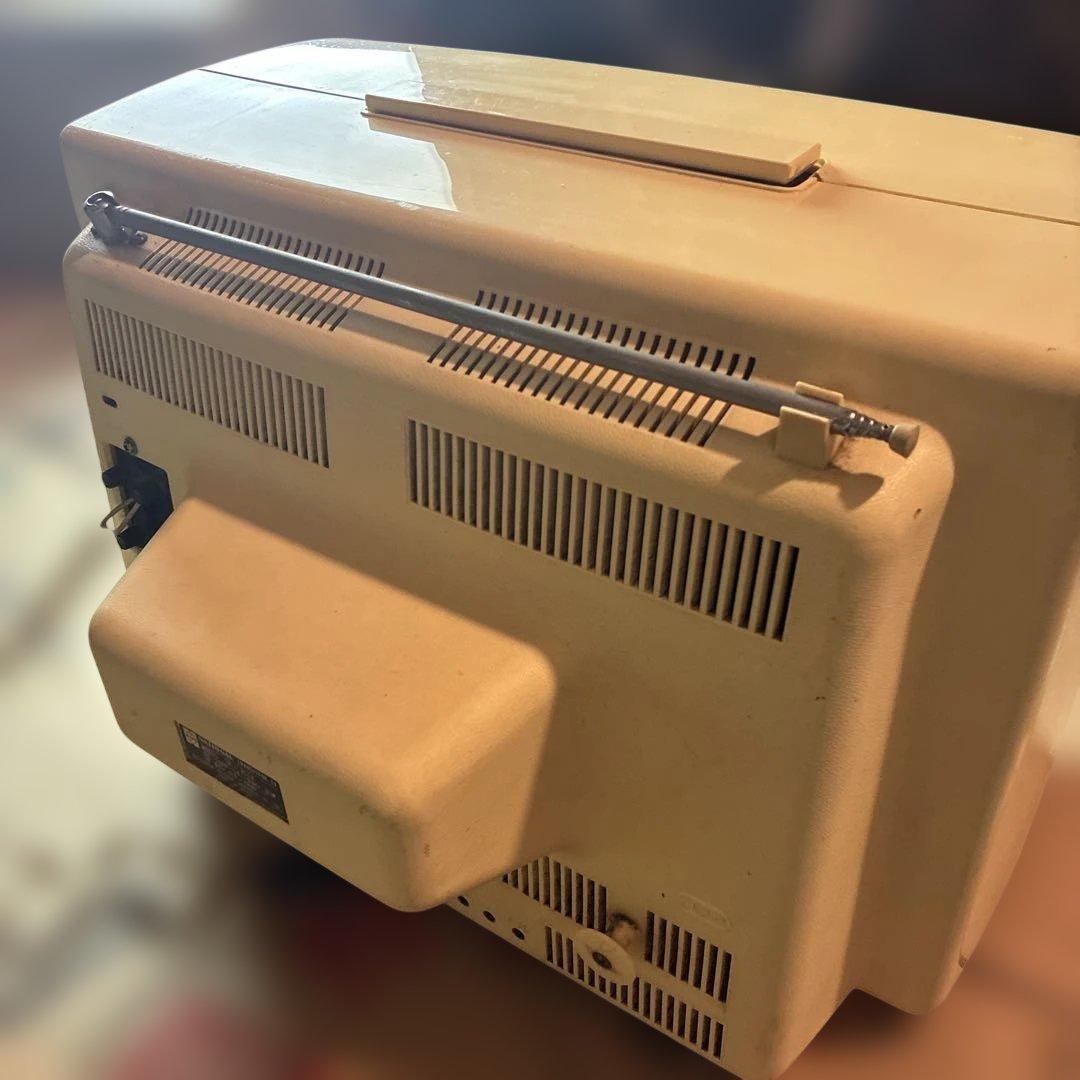 レトロナショナルブラウン管テレビ ホワイト クリーム色ジャンク画面はつきます