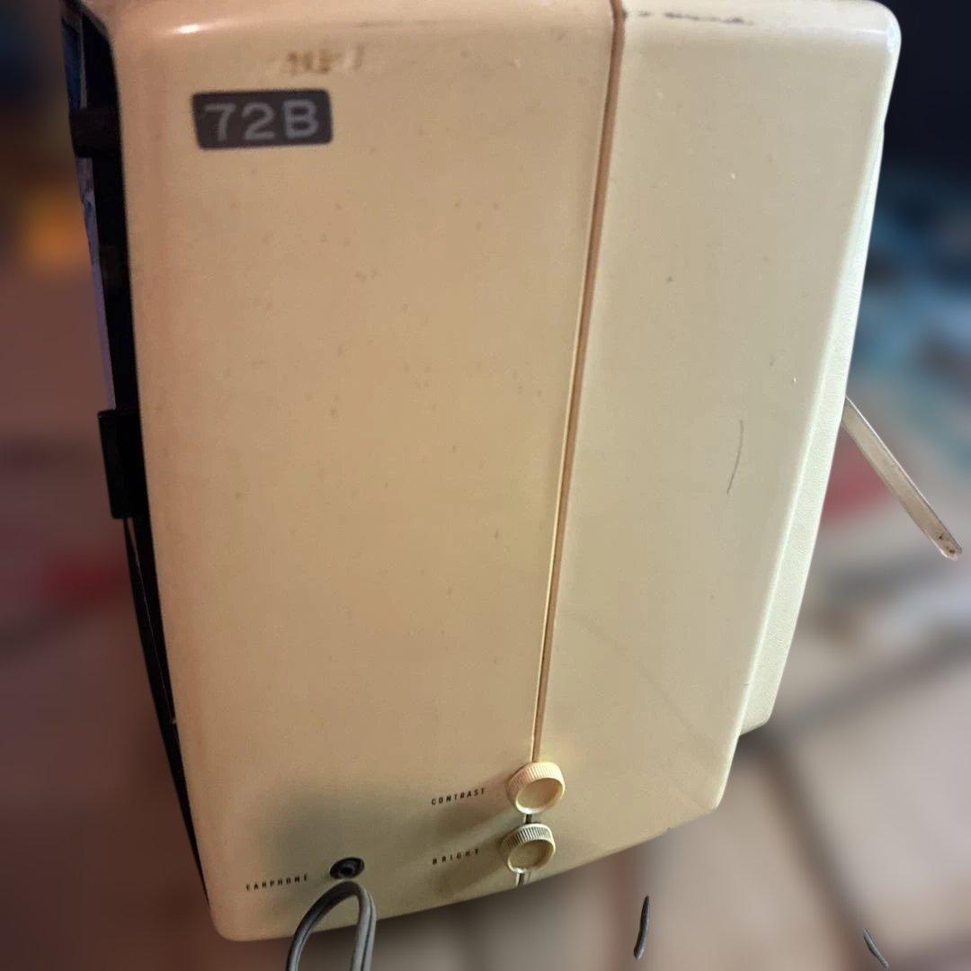 レトロナショナルブラウン管テレビ ホワイト クリーム色ジャンク画面はつきます