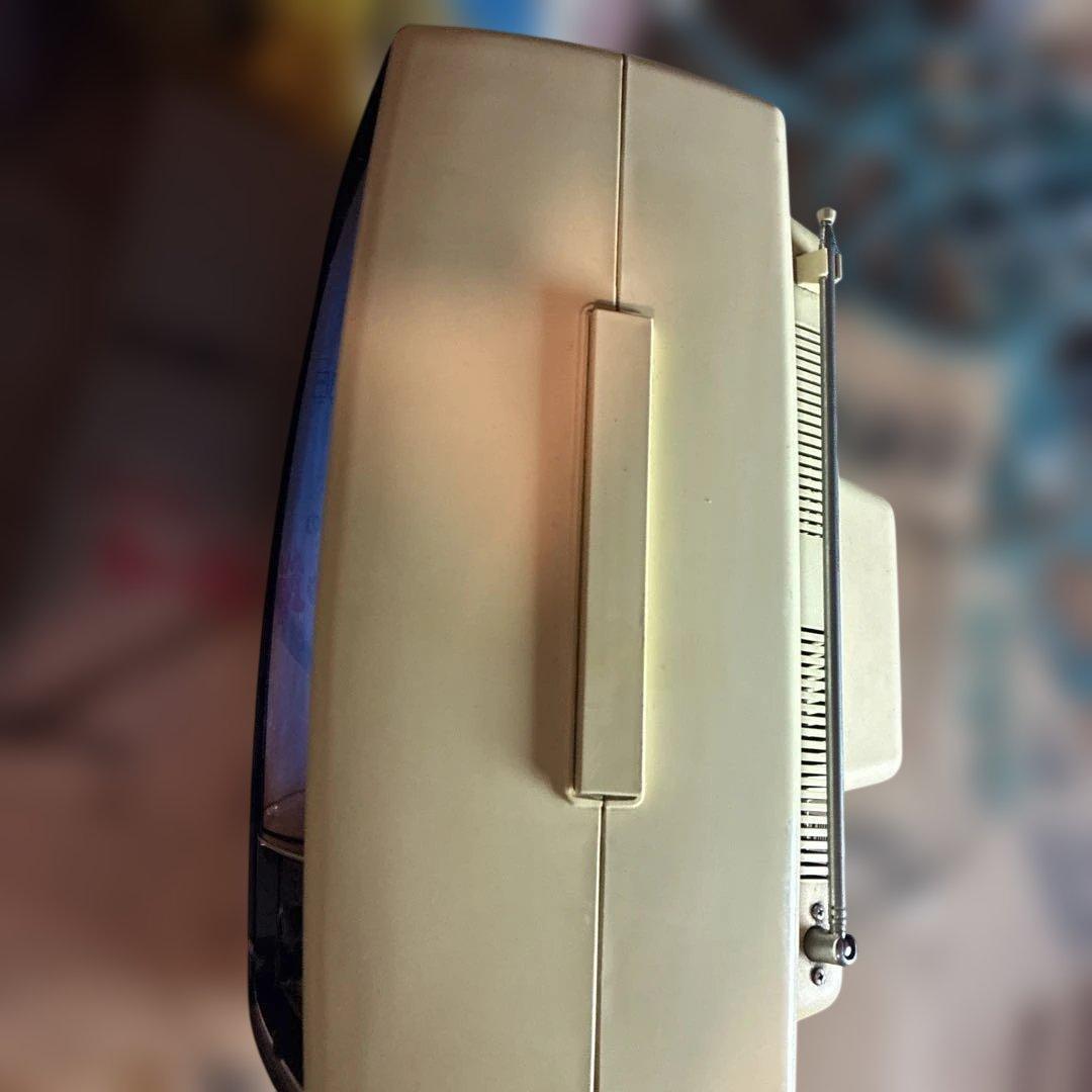 レトロナショナルブラウン管テレビ ホワイト クリーム色ジャンク画面はつきます