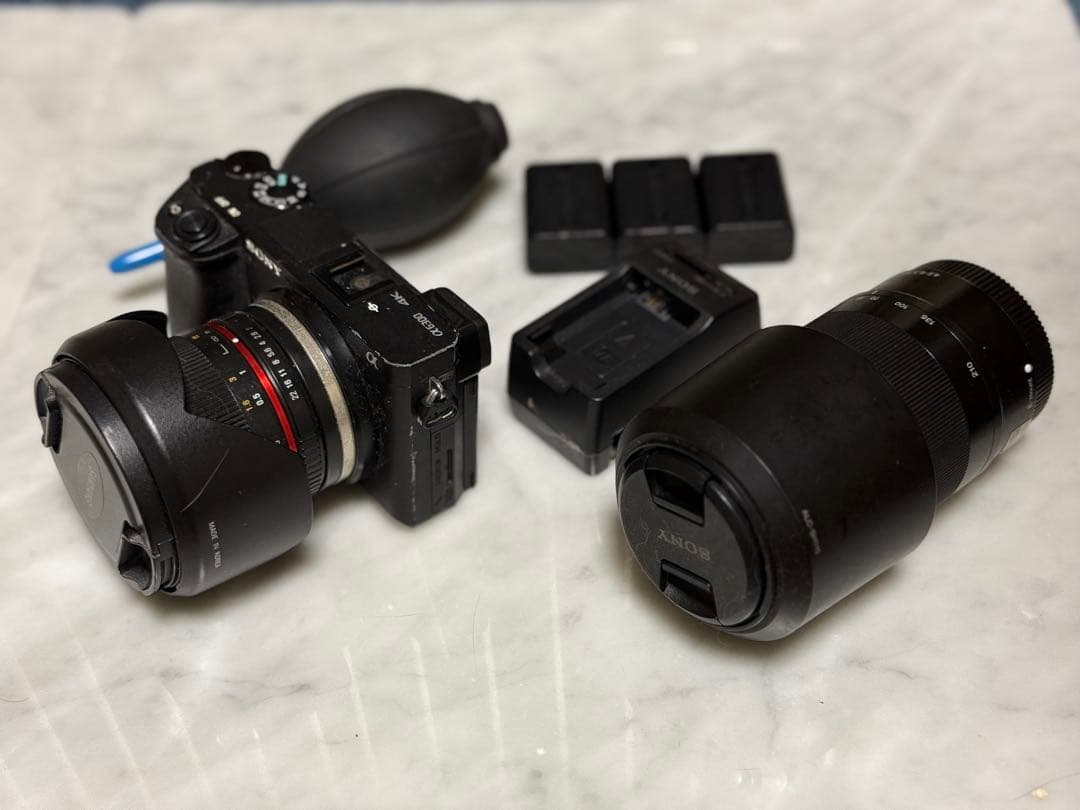 Sony デジタル一眼カメラ a6300 +レンズ2本、バッテリー3個、その他