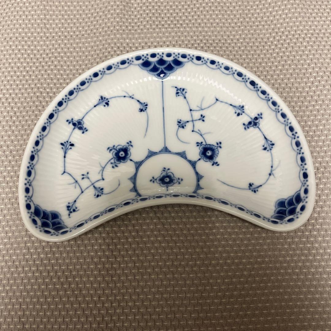 ロイヤルコペンハーゲン ブルーフルーテッド ハーフレース　クレセントディッシュ