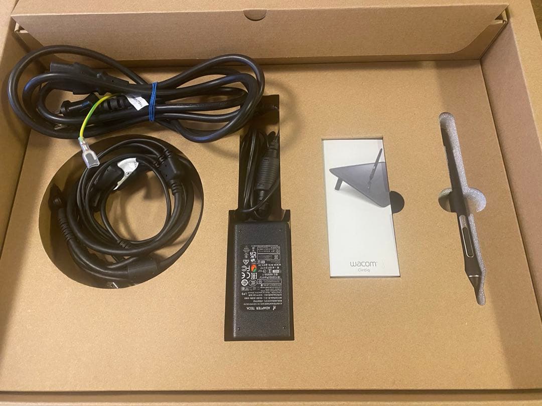 【美品】Wacom Cintiq 16 液晶ペンタブレット本体　保護フィルム付き