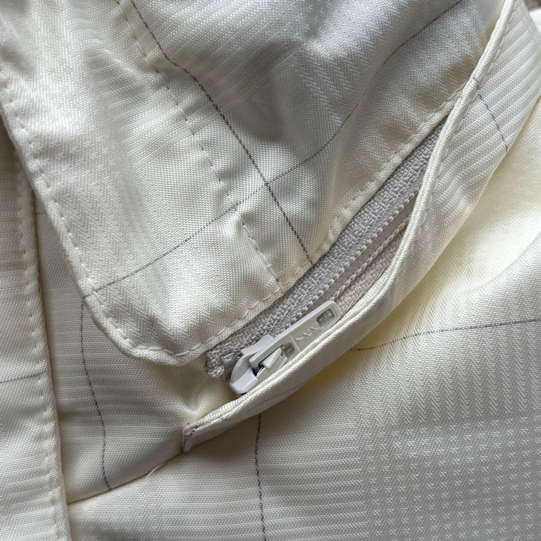 スノーウィ　PHENIXホワイトジャケットとライトページュのパンツセット