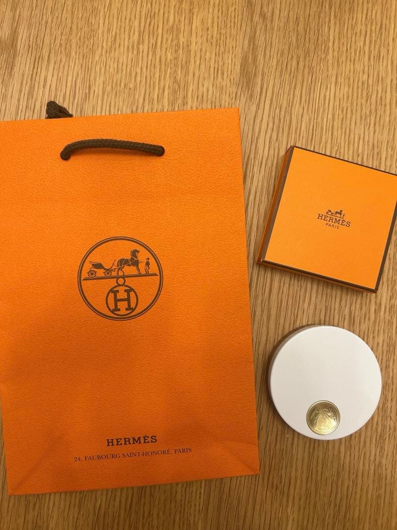 【新品】HERMES プードル オルフェーヴル イルミネイティングパウダー 01
