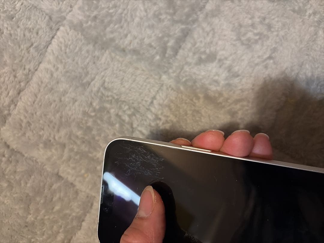 Apple iPhone 13 ホワイト 本体　キズあり　中古