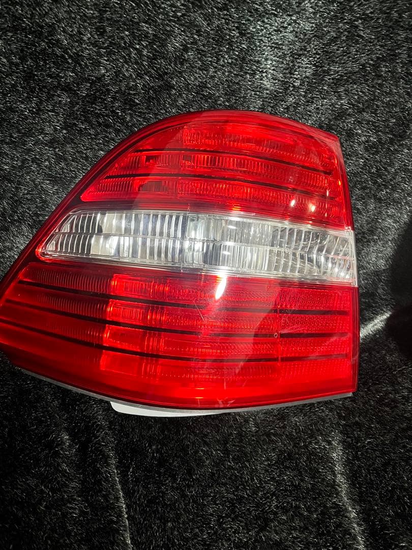 30セルシオ後期　純正テール