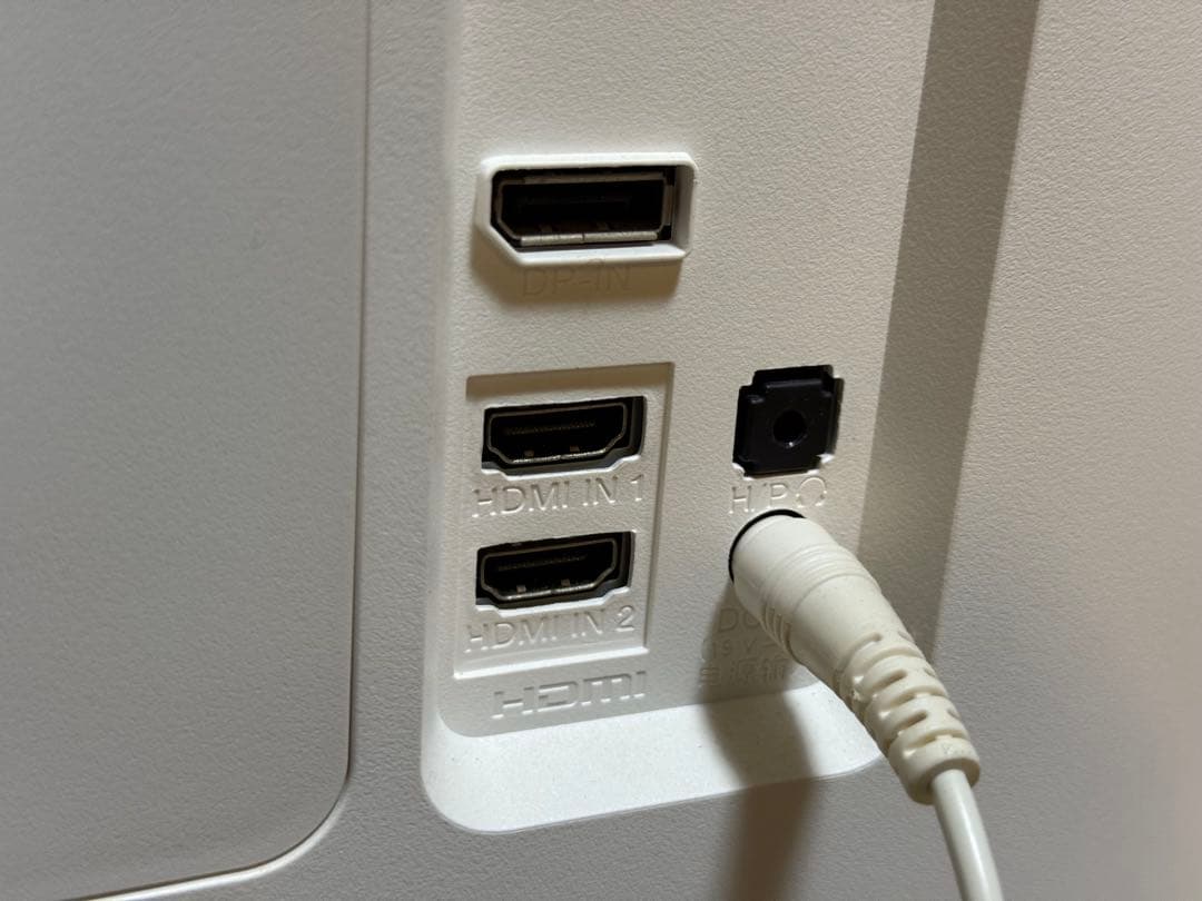 サラダ　LG モニター 31.5インチ4K 32UL500-W