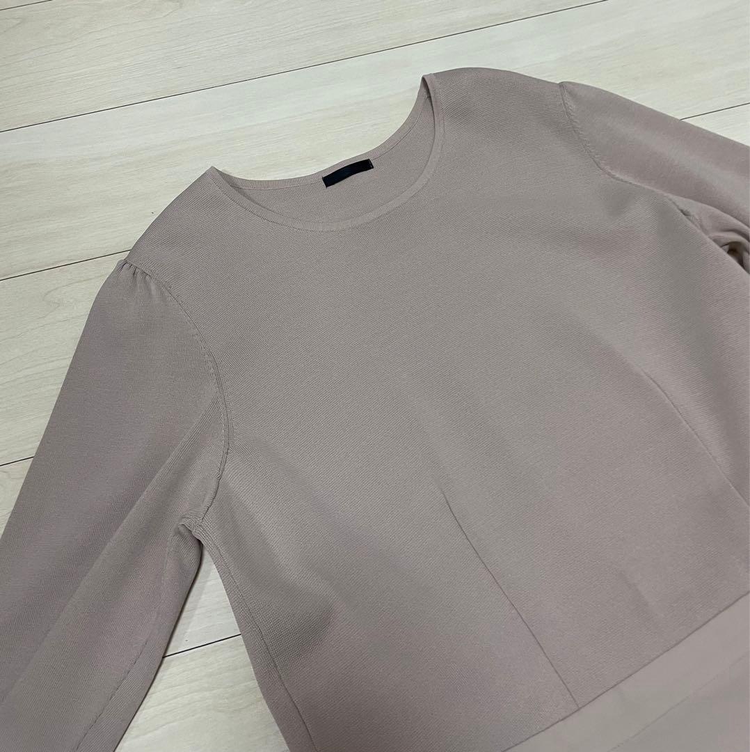 TO BE CHIC ピンクベージュ　お袖スカラップのかわいいワンピース　44