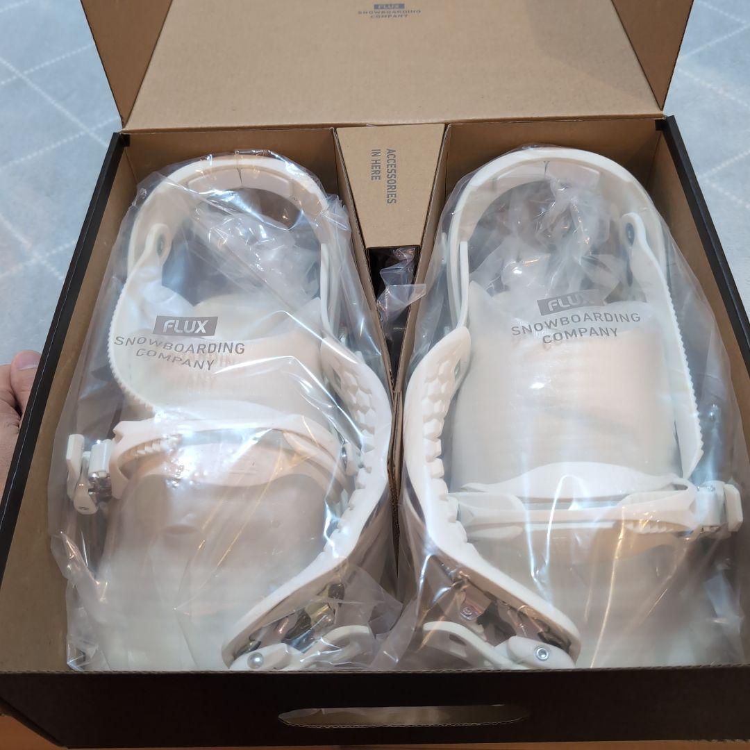 【新品未使用】 FLUX　DS　24/25モデルMサイズ